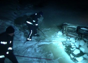 В Харькове авто упало в реку: водитель погиб
