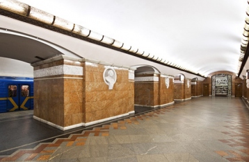 СМИ: В Киеве в час пик остановилась «красная» ветка метро