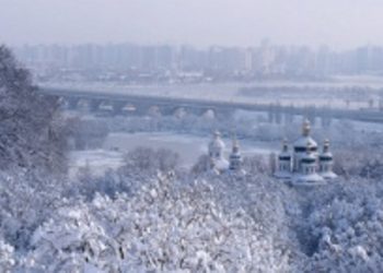 Киев замело снегом, власти ограничили въезд в город грузовиков