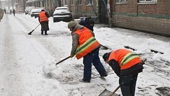 В столице Украины за неубранный снег оштрафованы 45 предприятий