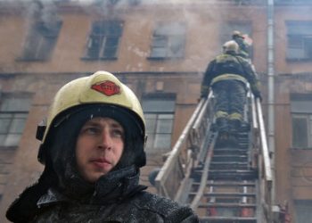 В Красноярском крае двое детей погибли из-за вспыхнувшей елочной гирлянды