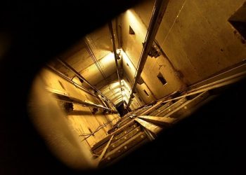 В Киеве подросток упал в шахту лифта и погиб