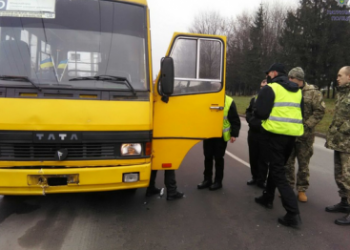 Во Львове водитель автобуса устроил аварию и скрылся с места происшествия