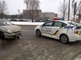 Во Львове авто патрульной полиции попало в аварию