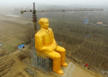 «Золотую» статую Мао снесли через три дня после установки
