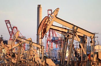 Аналитики допустили падение цен на нефть ниже $10 за баррель