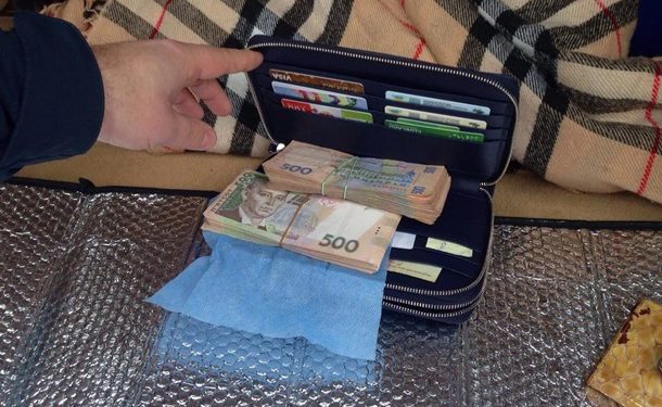 В Киеве работников налоговой задержали за взятку в 3,8 млн грн
