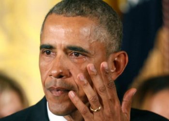 Президент США расплакался во время речи об ужесточении контроля за оружием