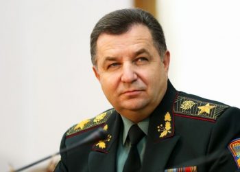 Полторак хочет решить проблему «военного туризма»
