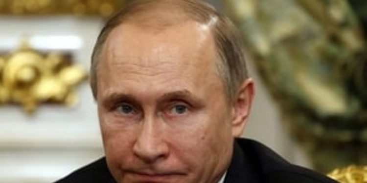 В РФ разгорелся скандал из-за тапочек Путина