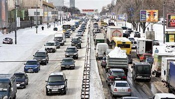 Киев встал в 10-балльных пробках из-за снегопада