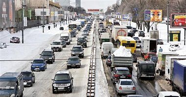 Киев встал в 10-балльных пробках из-за снегопада