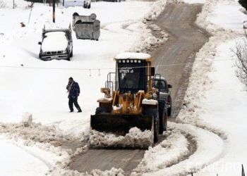 Сотни авиарейсов отменили в Стамбуле из-за снегопадов