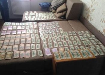 СБУ задержала на 100-тысячной взятке сотрудника миграционной службы