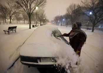 В США снегопад стал причиной более 800 аварий