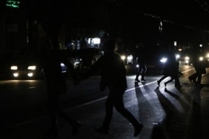 Разъяренные жители Крыма перекрыли трассу из-за отсутствия света