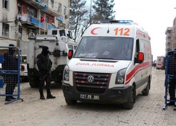 В Турции боевики взорвали полицейский автобус