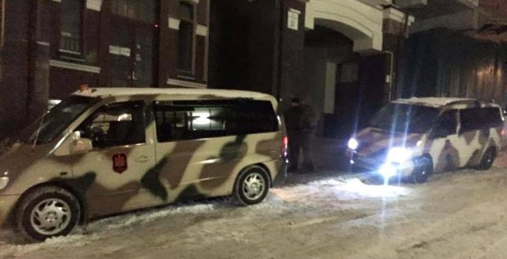 В Киеве офис партии «УКРОП» заблокировали вооруженные молодые люди