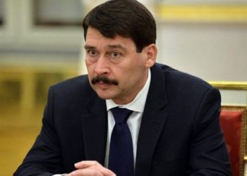 Президент Венгрии лишил гражданства 5 украинцев