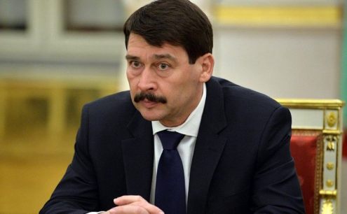 Президент Венгрии лишил гражданства 5 украинцев