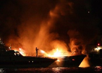 В Турции сожгли яхту, принадлежащую российскому олигарху