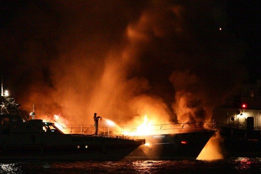 В Турции сожгли яхту, принадлежащую российскому олигарху