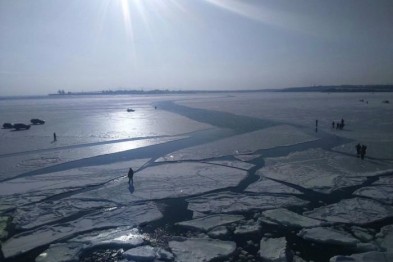 В Запорожской области на льдине унесло двух людей, - пресса