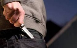 В Запорожье оперативник получил ранение, разоружая самоубийцу