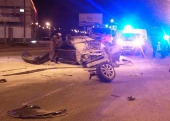 На набережной в Днепропетровске перевернулся Lexus