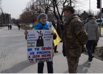 В Запорожье местные активисты "тепло" встретили гостей из Мелитополя