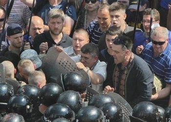 Суд обязал Авакова извиниться перед Тягнибоком