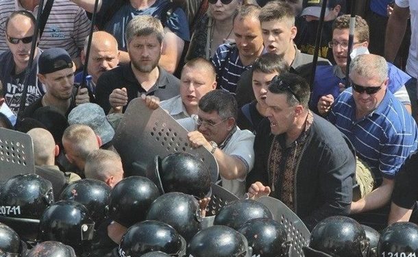 Суд обязал Авакова извиниться перед Тягнибоком