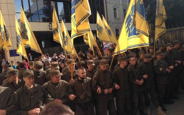 Ночью «Азов» пикетировал СБУ