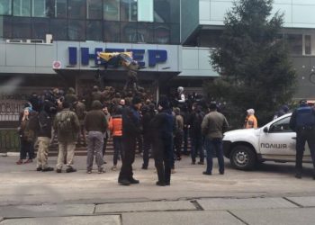 "Азов" заблокировал офис "Интера"