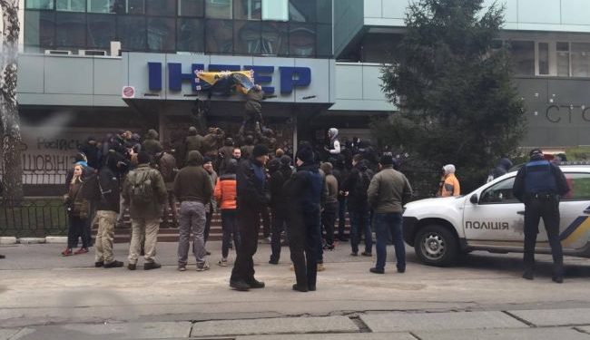 "Азов" заблокировал офис "Интера"