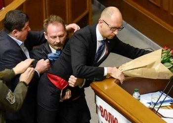 БПП взял обидчика Арсения Яценюка назад во фракцию