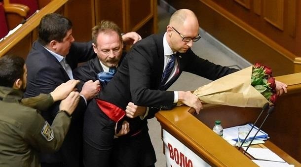 БПП взял обидчика Арсения Яценюка назад во фракцию