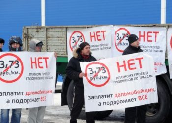 Российские водители-дальнобойщики начали забастовку
