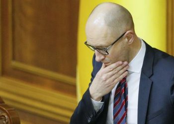 Верховной Раде снова предложили заняться отставкой Яценюка