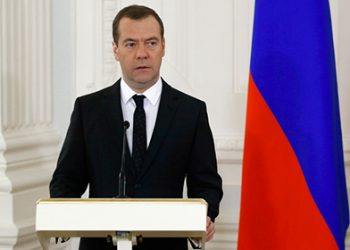 Медведев предложил запретить ездить всему транспорту из Украины, - пресса