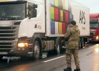 Активисты собираются возобновить блокаду российских фур, - пресса