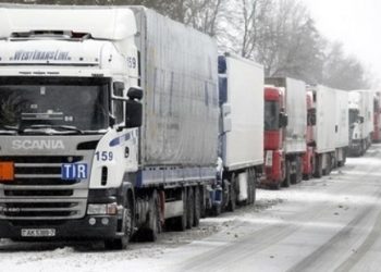 РФ полностью запретила транзит грузового транспорта с Украины