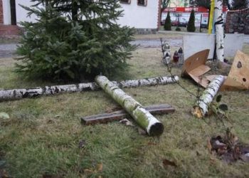 В Польше уничтожен крест, установленный в память о Героях Майдана