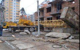 В Ирпене упал башенный кран, есть жертвы