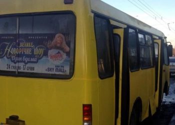 В Киеве во время движения загорелась маршрутка