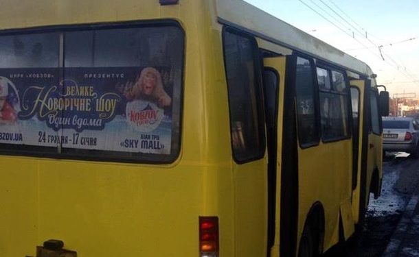 В Киеве во время движения загорелась маршрутка
