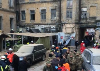 В центре Киева обрушился дом, есть погибшие