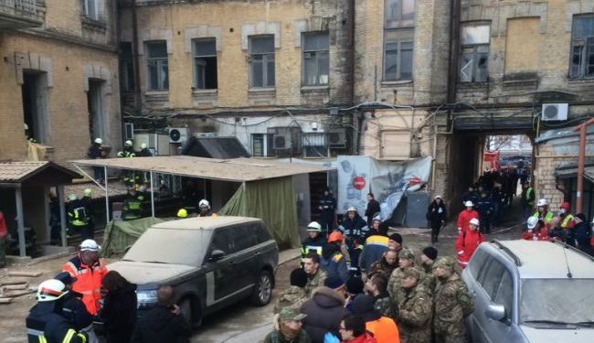 В центре Киева обрушился дом, есть погибшие
