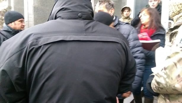 Люди в камуфляже заняли отель «Козацький» в Киеве