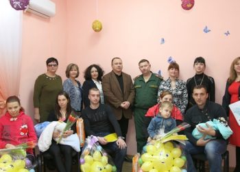 Новорожденным в Симферополе мальчикам вручили повестки